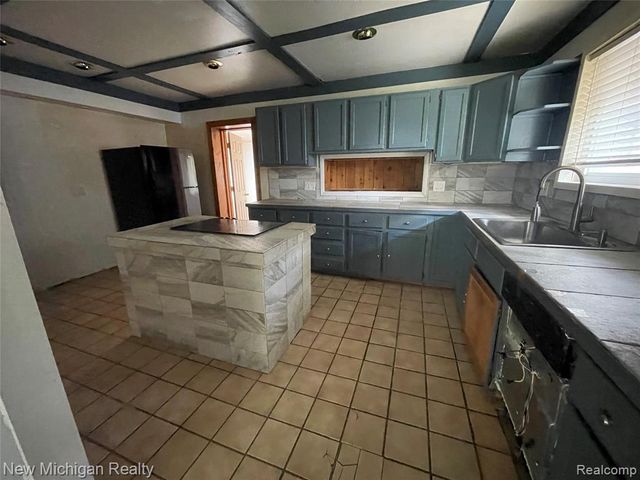2811 Wisconsin Road, Troy, MI 48083