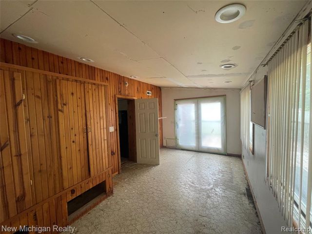2811 Wisconsin Road, Troy, MI 48083