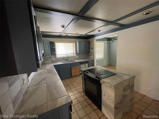 2811 Wisconsin Road, Troy, MI 48083