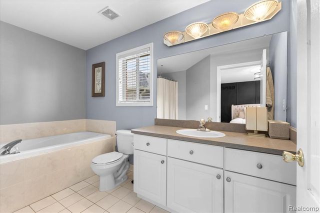 51965 Sequoya Drive, Macomb, MI 48042