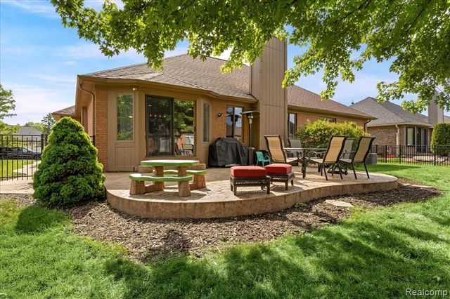 51965 Sequoya Drive, Macomb, MI 48042