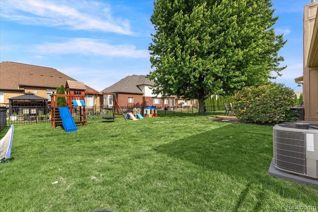 51965 Sequoya Drive, Macomb, MI 48042