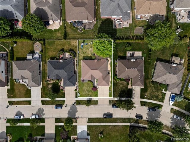 51965 Sequoya Drive, Macomb, MI 48042