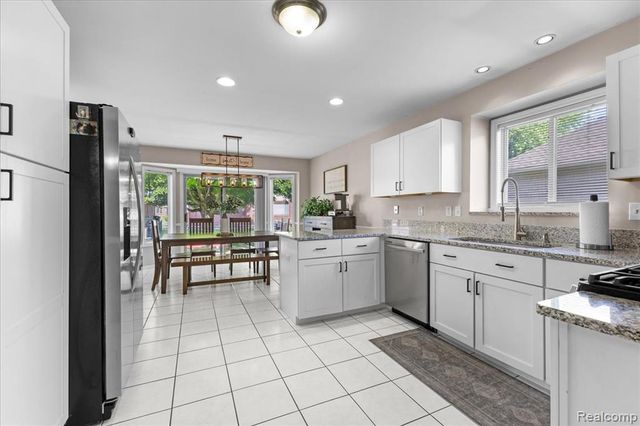 51965 Sequoya Drive, Macomb, MI 48042