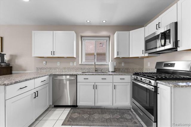 51965 Sequoya Drive, Macomb, MI 48042