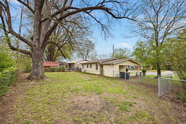 821 Parker Road, Russellville, AR 72801