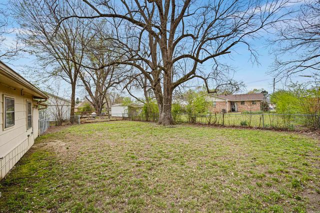 821 Parker Road, Russellville, AR 72801