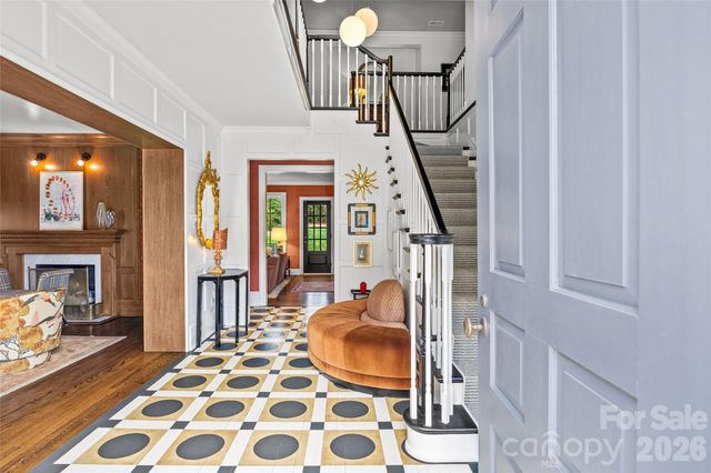 3815 Foxcroft Road, Charlotte, NC 28211