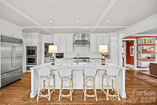 3815 Foxcroft Road, Charlotte, NC 28211