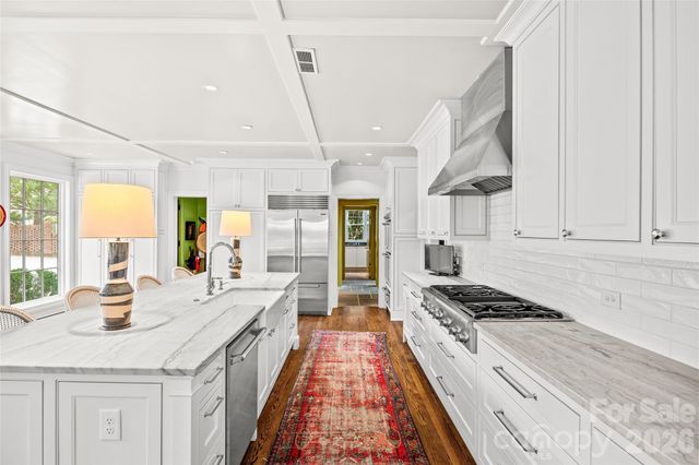 3815 Foxcroft Road, Charlotte, NC 28211