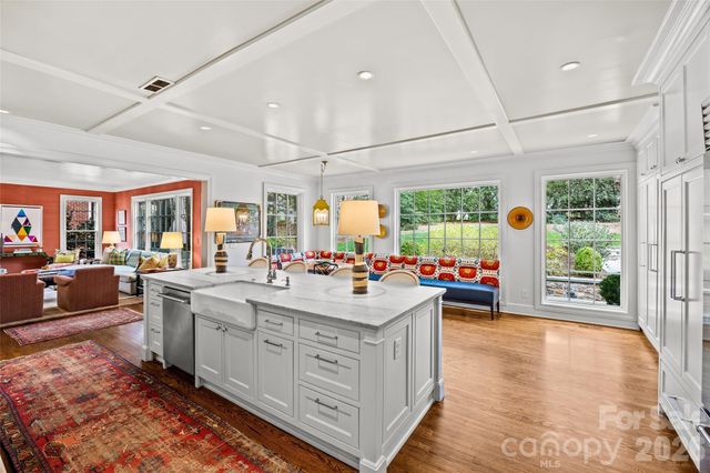 3815 Foxcroft Road, Charlotte, NC 28211