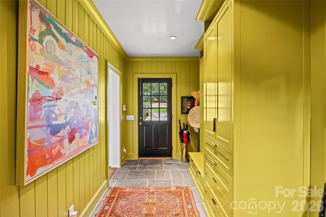 3815 Foxcroft Road, Charlotte, NC 28211