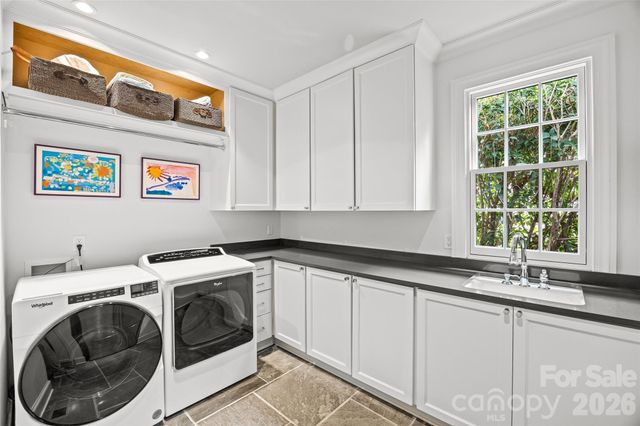 3815 Foxcroft Road, Charlotte, NC 28211