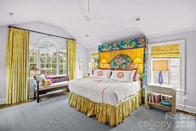 3815 Foxcroft Road, Charlotte, NC 28211