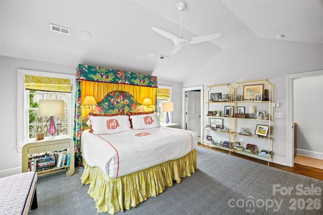 3815 Foxcroft Road, Charlotte, NC 28211