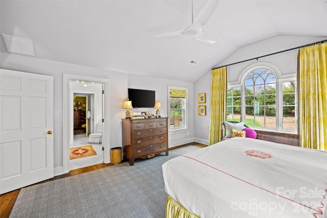 3815 Foxcroft Road, Charlotte, NC 28211