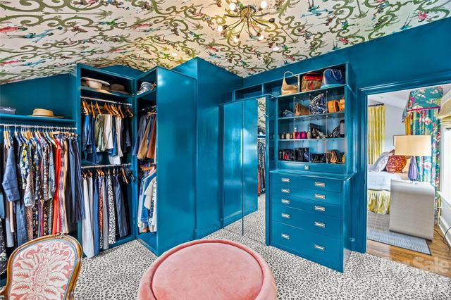 3815 Foxcroft Road, Charlotte, NC 28211