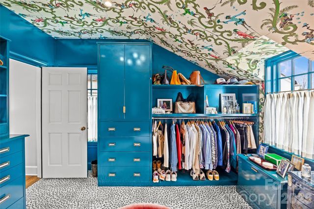 3815 Foxcroft Road, Charlotte, NC 28211