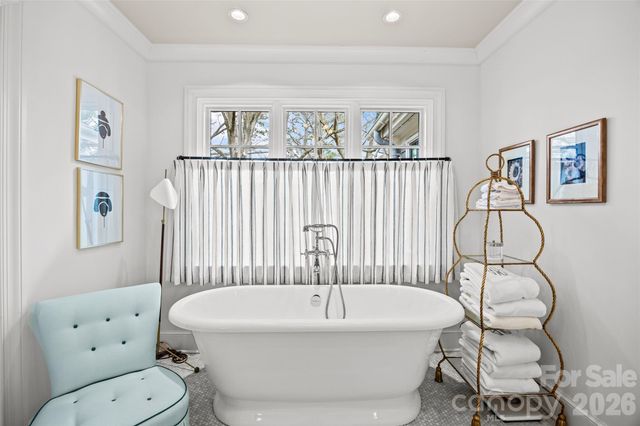 3815 Foxcroft Road, Charlotte, NC 28211