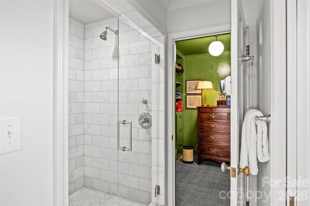 3815 Foxcroft Road, Charlotte, NC 28211