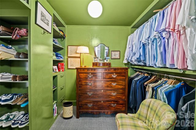 3815 Foxcroft Road, Charlotte, NC 28211