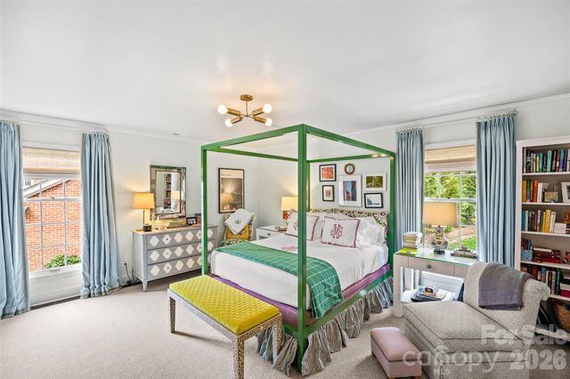 3815 Foxcroft Road, Charlotte, NC 28211