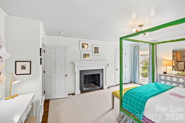 3815 Foxcroft Road, Charlotte, NC 28211