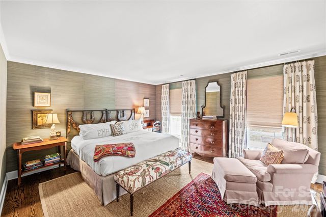 3815 Foxcroft Road, Charlotte, NC 28211