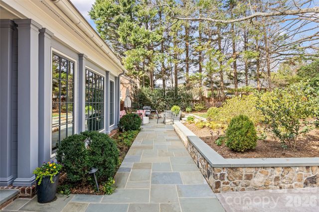 3815 Foxcroft Road, Charlotte, NC 28211