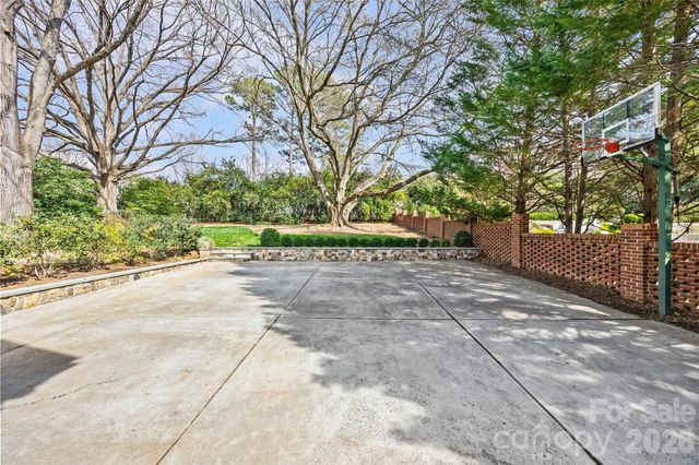 3815 Foxcroft Road, Charlotte, NC 28211