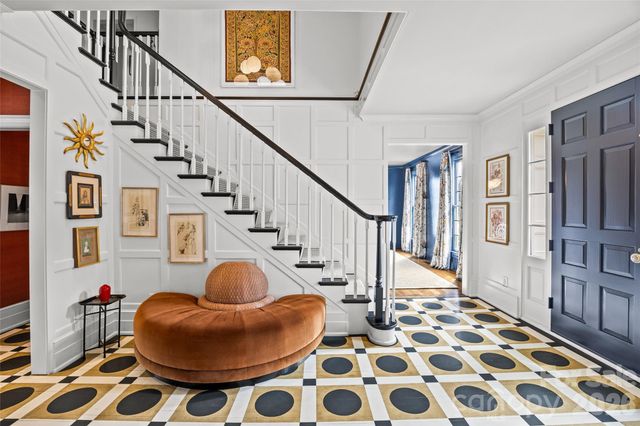 3815 Foxcroft Road, Charlotte, NC 28211