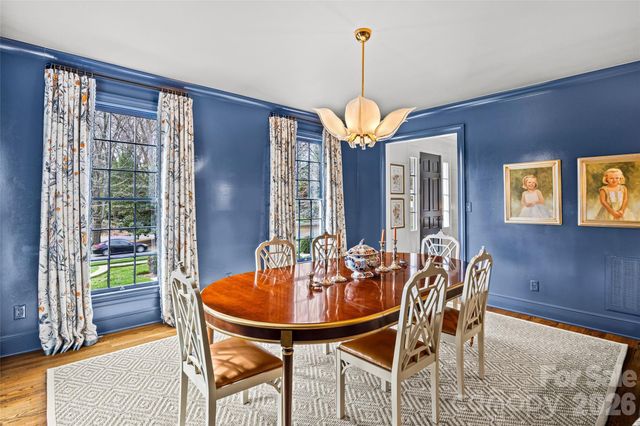 3815 Foxcroft Road, Charlotte, NC 28211