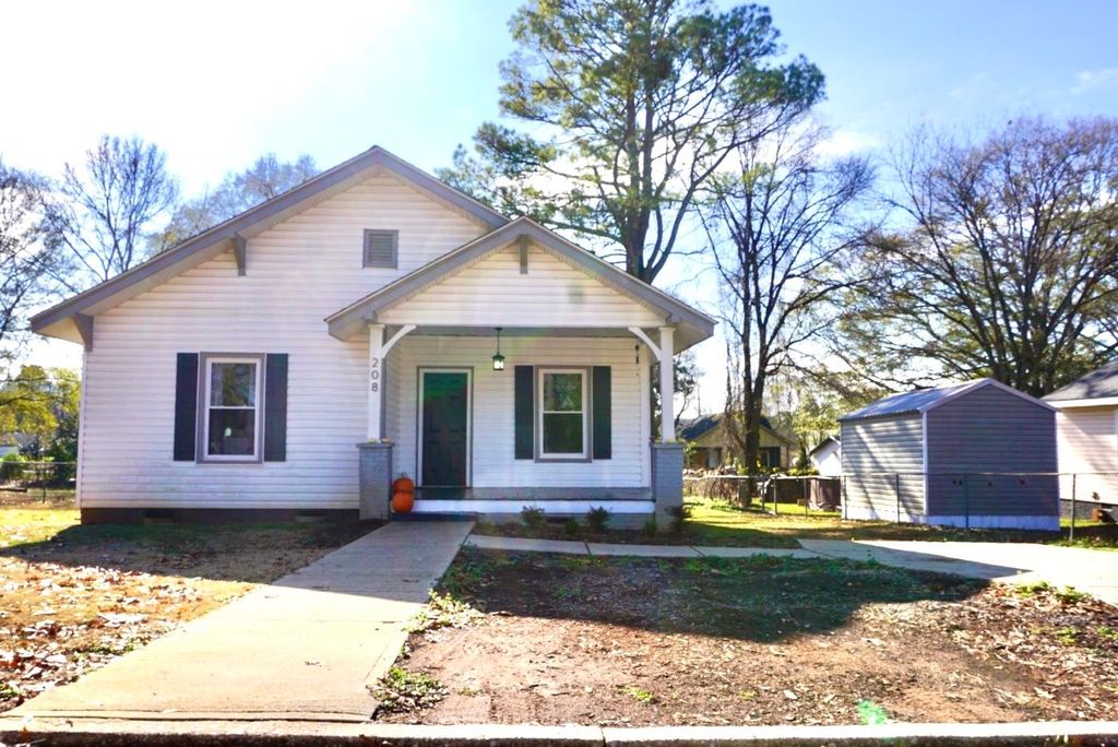 208 Hill Street, Wellford, SC 29385