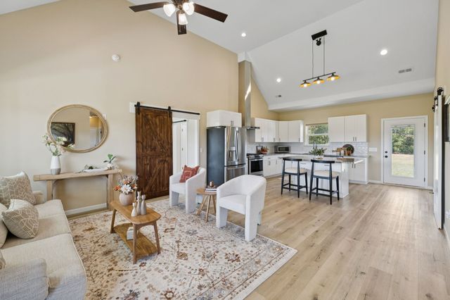 1317 Halls Mill Rd, Unionville, TN 37180