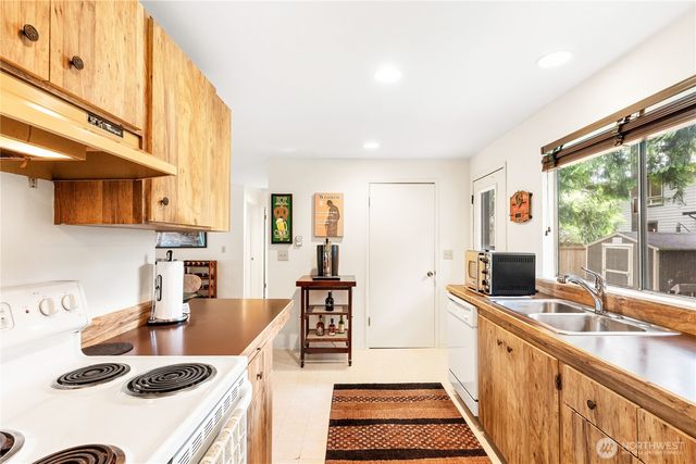 230 222nd Avenue NE, Sammamish, WA 98074