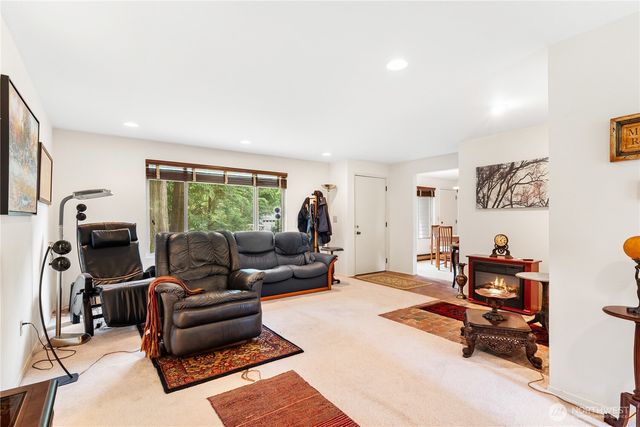 230 222nd Avenue NE, Sammamish, WA 98074