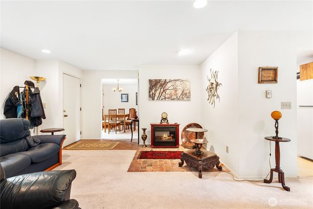 230 222nd Avenue NE, Sammamish, WA 98074