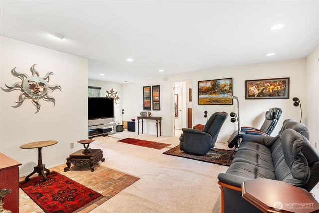 230 222nd Avenue NE, Sammamish, WA 98074