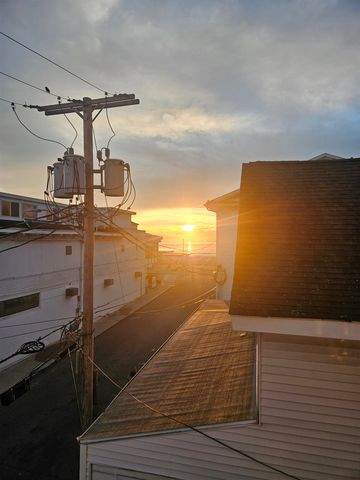 7 F St Unit 3, Hampton, NH 03842