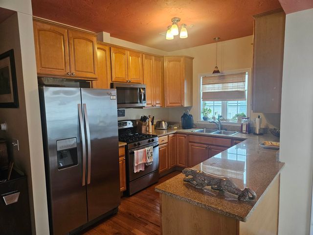 7 F St Unit 3, Hampton, NH 03842