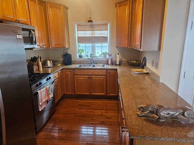7 F St Unit 3, Hampton, NH 03842
