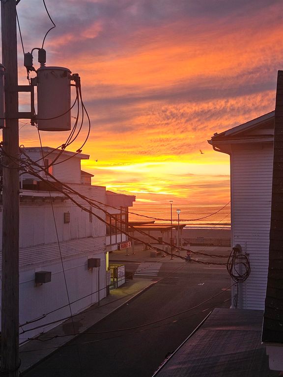 7 F St Unit 3, Hampton, NH 03842