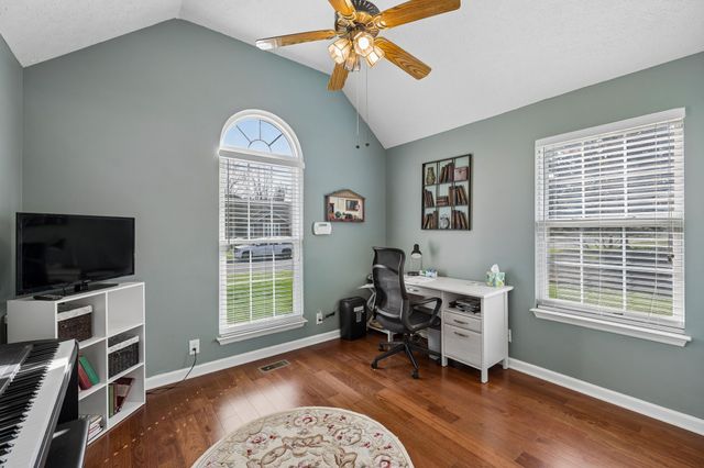 1602 Lewis Cir, Murfreesboro, TN 37129