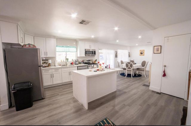 73330 Linda Circle, Palm Desert, CA 92260