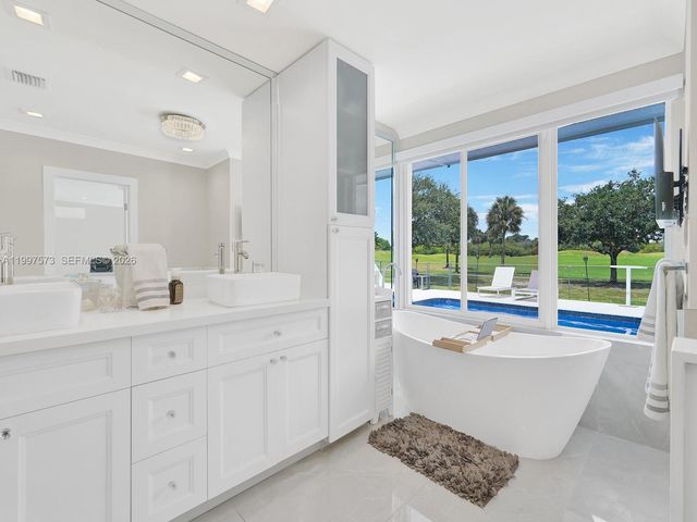 621 E Tropical Way, Plantation, FL 33317