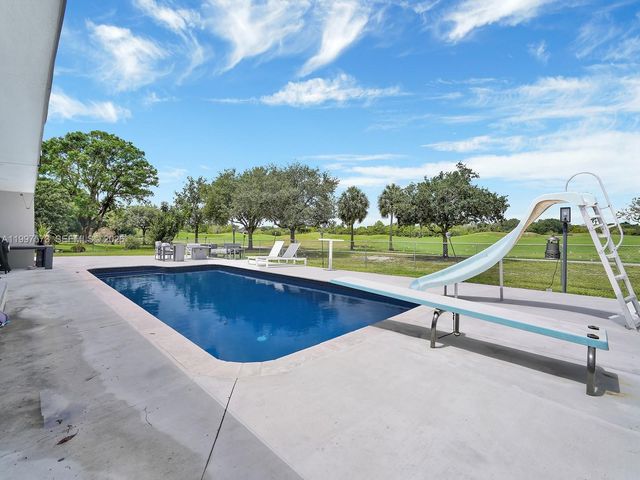 621 E Tropical Way, Plantation, FL 33317