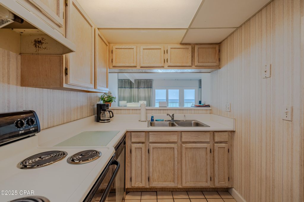 Image 13 of property listing at 6213 Thomas Drive 405, Panama City Beach, FL 32408