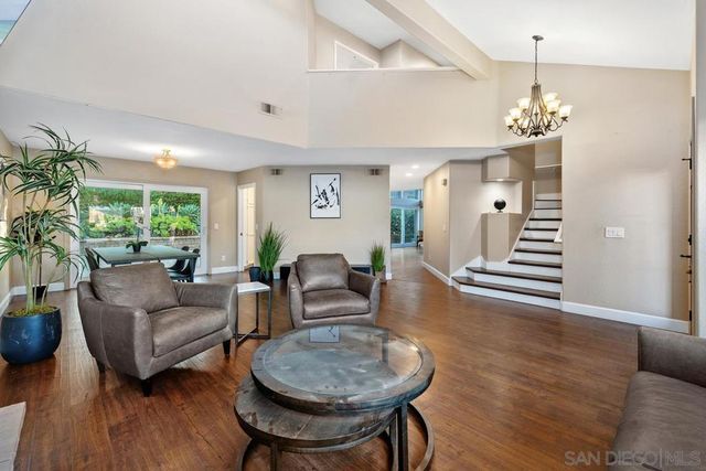 1371 Hinrichs Way, Escondido, CA 92027