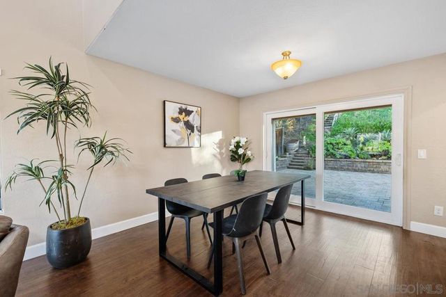 1371 Hinrichs Way, Escondido, CA 92027