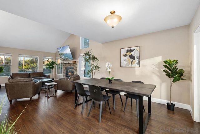 1371 Hinrichs Way, Escondido, CA 92027